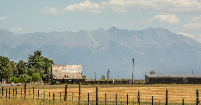 A barn with mountains in the distance
